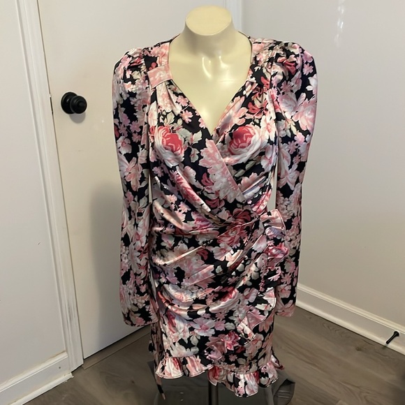 NWT Bardot Samara Rose Garden Wrap Dress - Size 4 - Picture 4 of 8